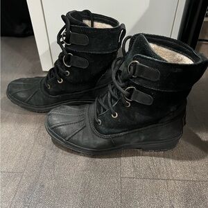 Ugg waterproof boots, Black, Size 6